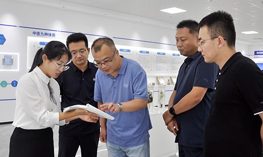呼伦贝尔市市中区政协副主席、工商联主席张兵莅临新葡的京集团350vip8888集团，共商大健全产业创新发展